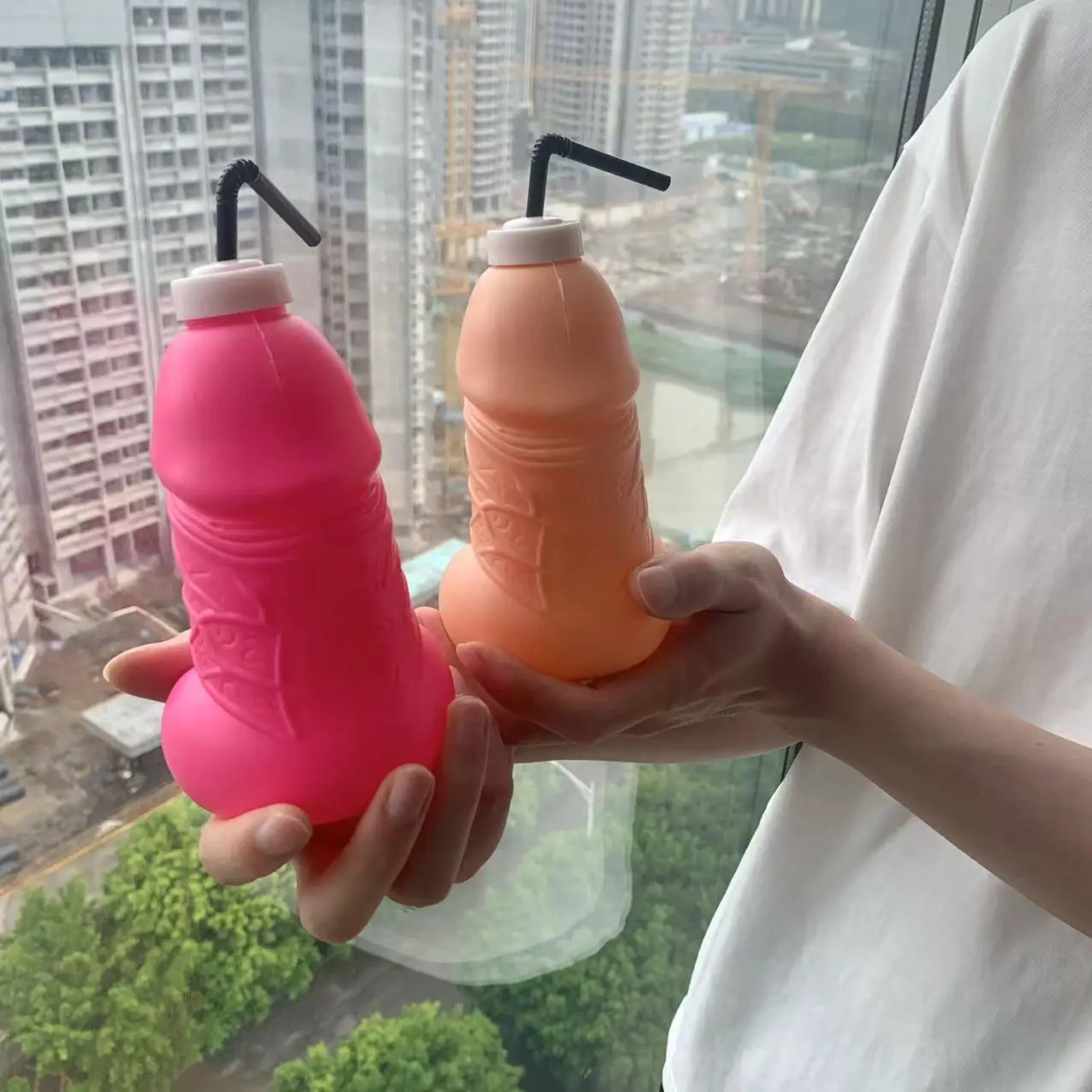 2023 Funny Penis Water Bottle Spoof Dick Wedding Decorations Hen Bridesmaid Toys Drinks Cup Tools Bachelorette Party Accessories