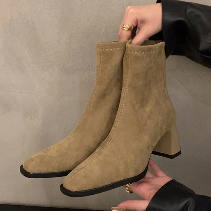 Tacchi alti Donna Stivaletti da neve Scarpe in pelle scamosciata con punta quadrata Stivali invernali Chelsea firmati 2025 Trend Goth Gladiator