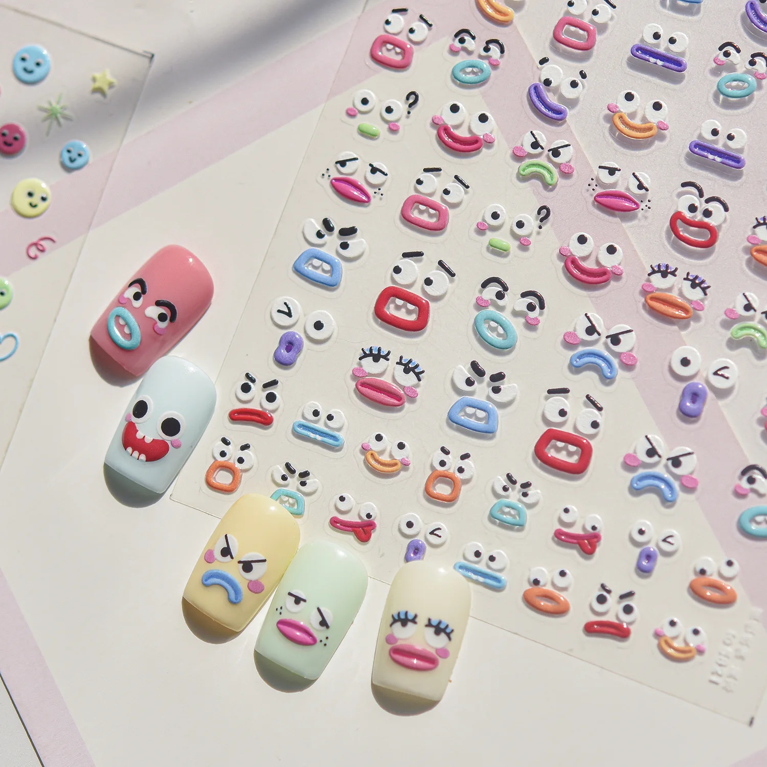 Autocollants pour ongles 5D style INS, motifs colorés de dessins animés, expressions faciales amusantes, sourires, clignotements, autocollants auto-adhésifs pour nail art