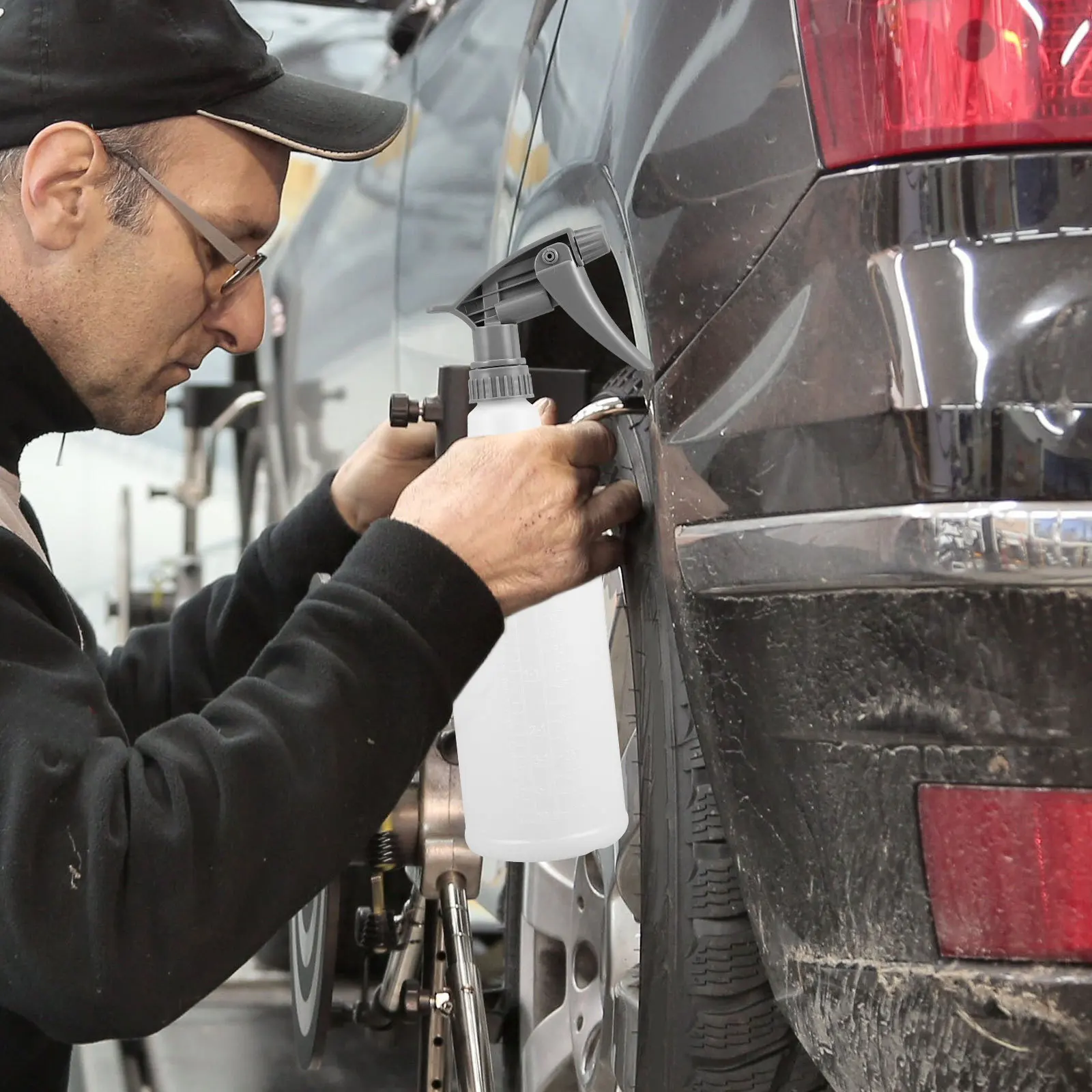 

Car Spray Bottle for Detailing Acid and Alkali Resistant Adjustable Nozzle Portable Plastic Pressure Sprayer for Car Wash