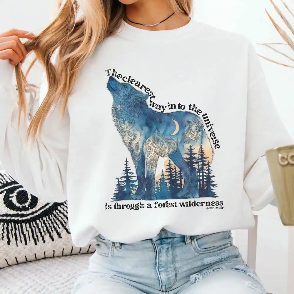 Vintage-Langarm-Fleece-Sweatshirt mit Rundhalsausschnitt. Lässiger Pullover „The Clearest Way In The Universe Is Through A Forest Wilderness“.