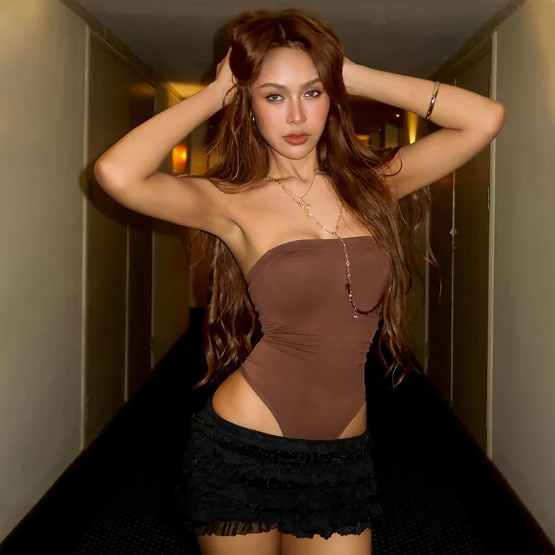 

Сексуальный модный облегающий комбинезон однотонного цвета в уличном стиле с одним открытым плечом и дизайнерскими вставками для женщин