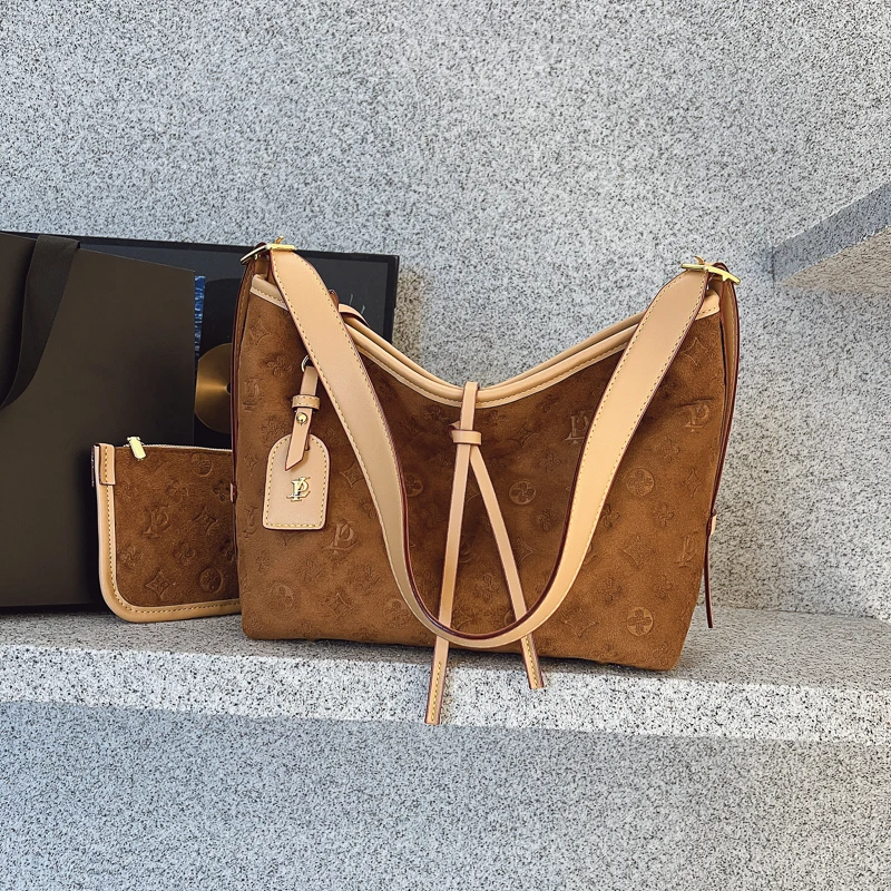 حقيبة ساعي البريد النسائية الأنيقة الكلاسيكية المشهورة، حقيبة كتف جلدية أنيقة للسيدات، حقيبة كروس فاخرة من قبل العلامة التجارية الشهيرة