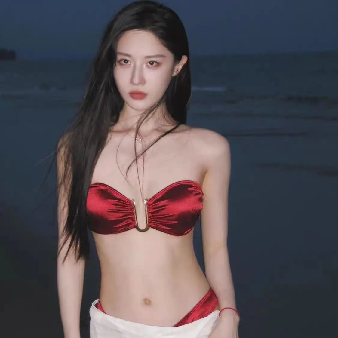 

Red Bikini Satin U-Ne Gold Bule High-End Sexy White Highlighting Vaion Swimming Suit Triangular Bikini with Chest Pad