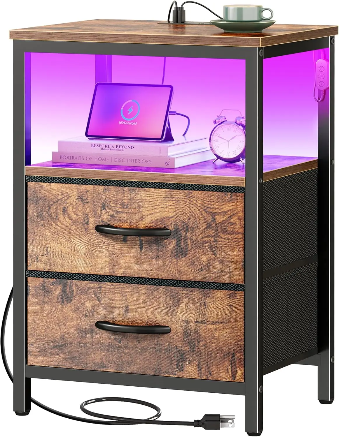 

Современная тумбочка с зарядной станцией, светодиодной подсветкой, двумя ящиками и открытой полкой для спальни коричневого цвета в деревенском стиле