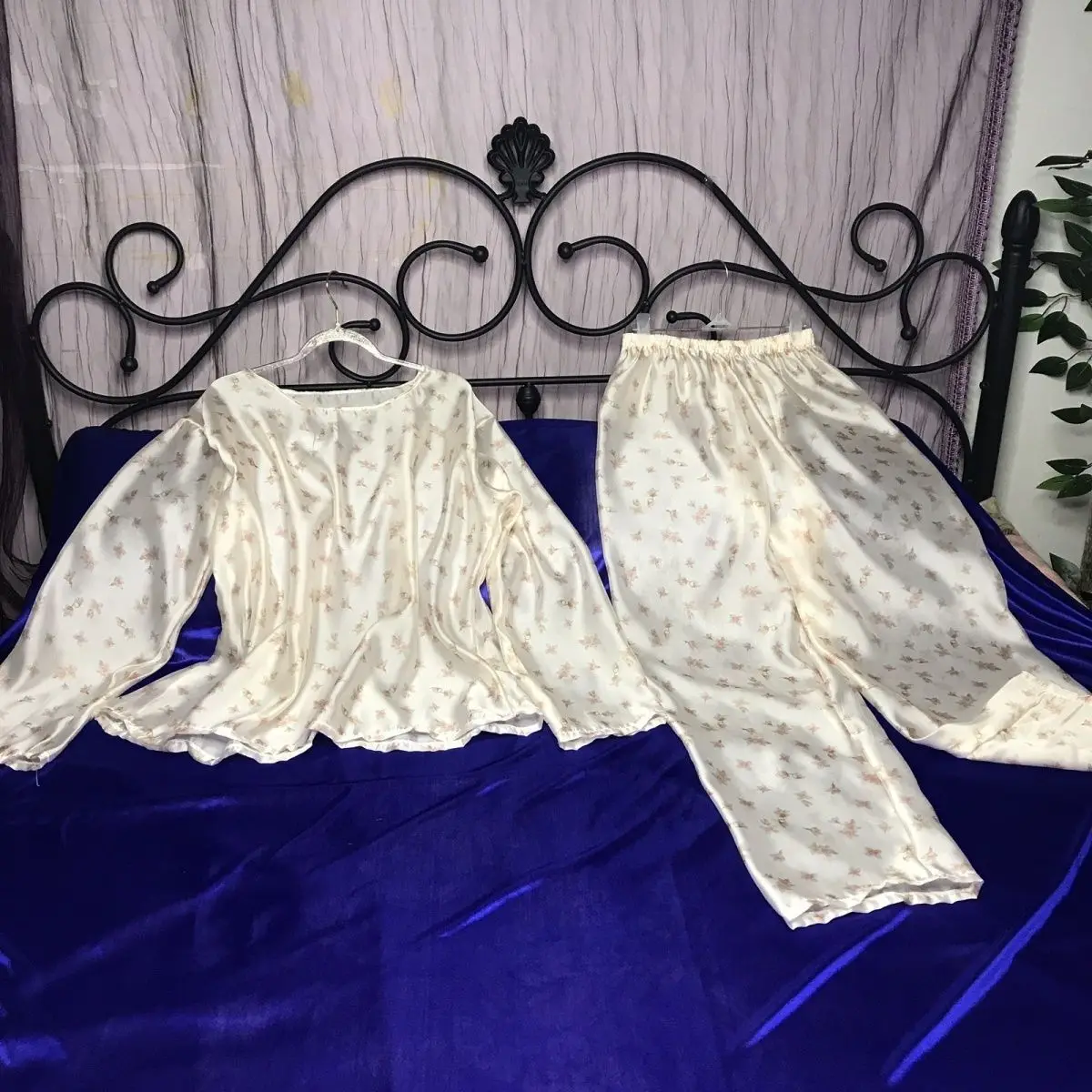 

Glossy Ice Silk Satin 2 Pieces Set Long Sleeve Top Sleeping Pants Bottoms