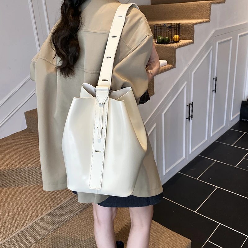 

Premium Leather Ladies Tote Bag Women's Crossbody Shoulder Handbag Designer Elegant Luxury Classic Stylish Everyday Accessory