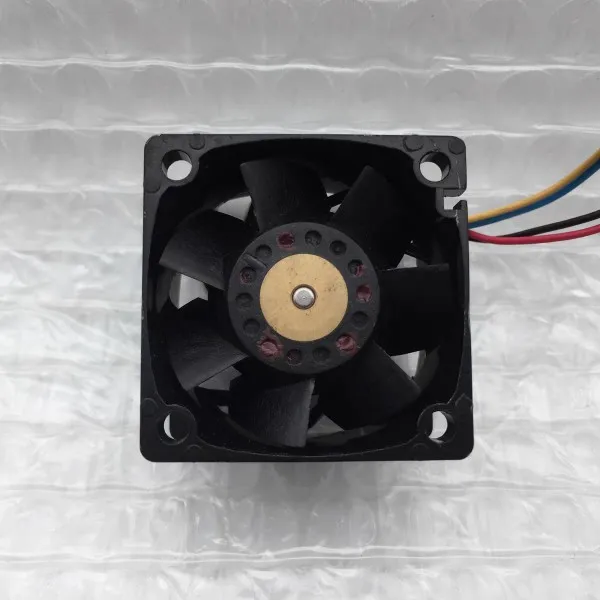 

Delta Electronics THA0412BN DC 12 В 1,32 А 40x40x28 мм 4-проводной охлаждающий вентилятор