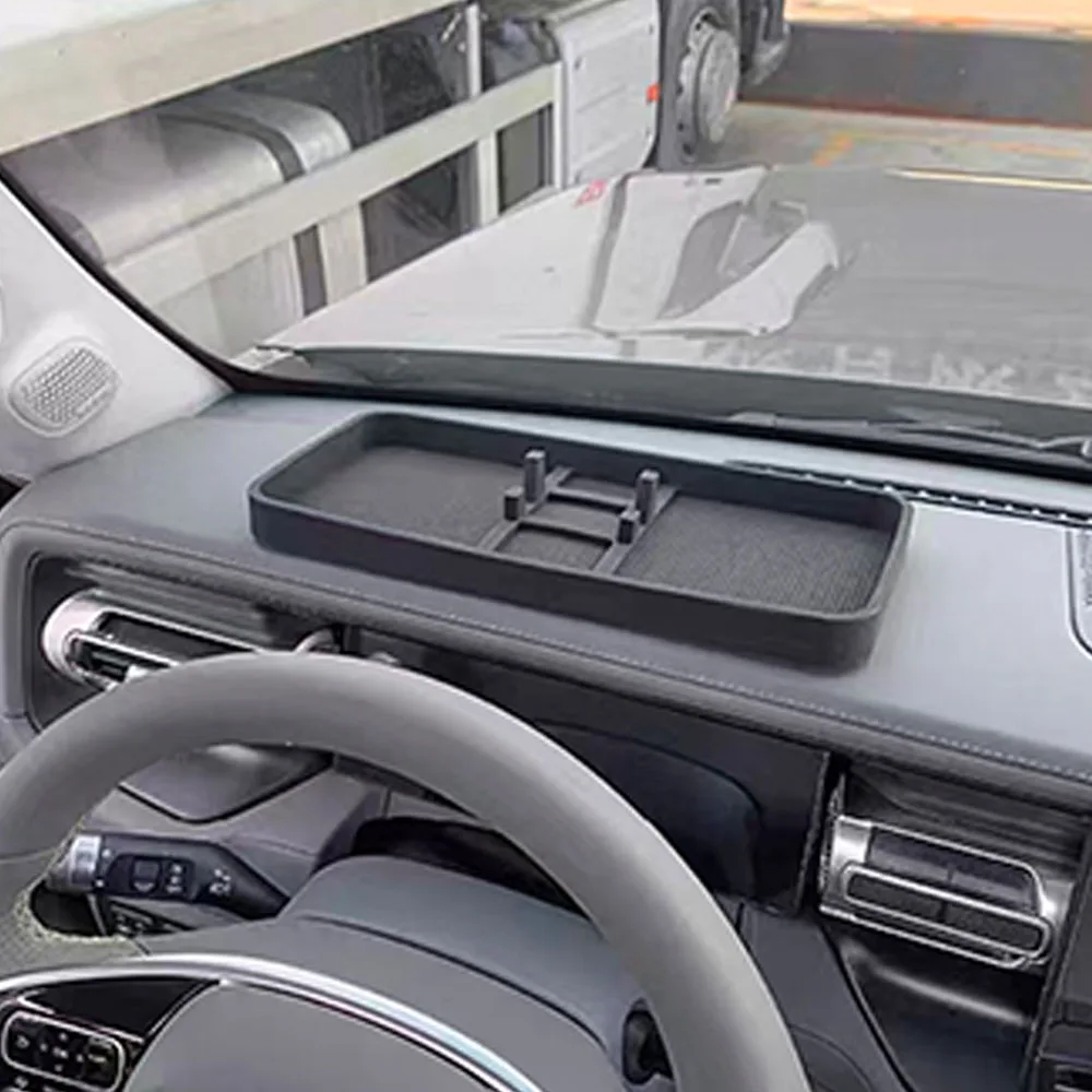 Anti Slip Silicone Box For Storing Items In The Center Console Of The Car for BAIC BJ40 BJ40C 2024-2026 Phone Holder