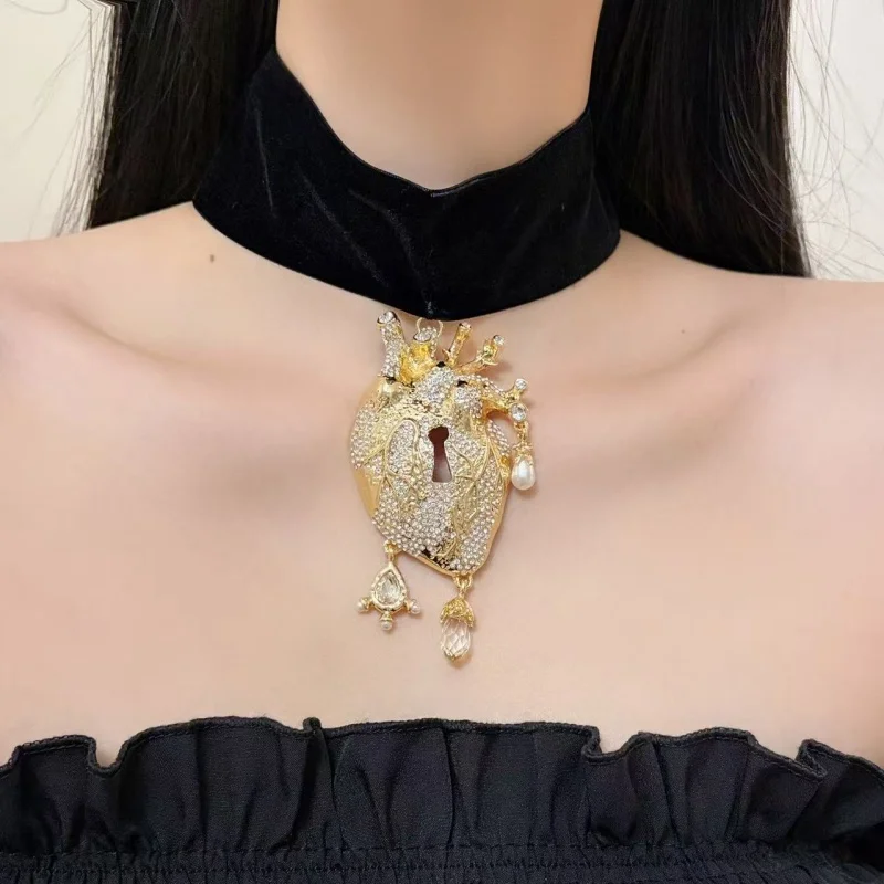 

Retro European And American Metal Necklace for Women with Full Diamond Heart Lock Choker Black Velvet Neck Chain Luxury Party Ac