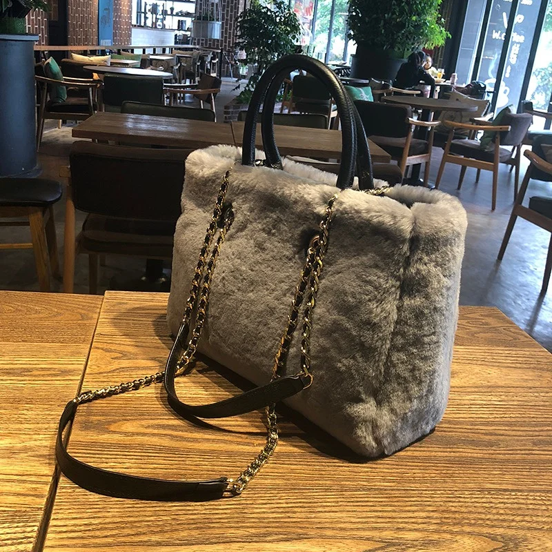 2023 Women's Fashion Fur Bag Luxury Wool Fur Tote Bag Large Capacity With Chain Can Be Crossbody Soft Fur Bag