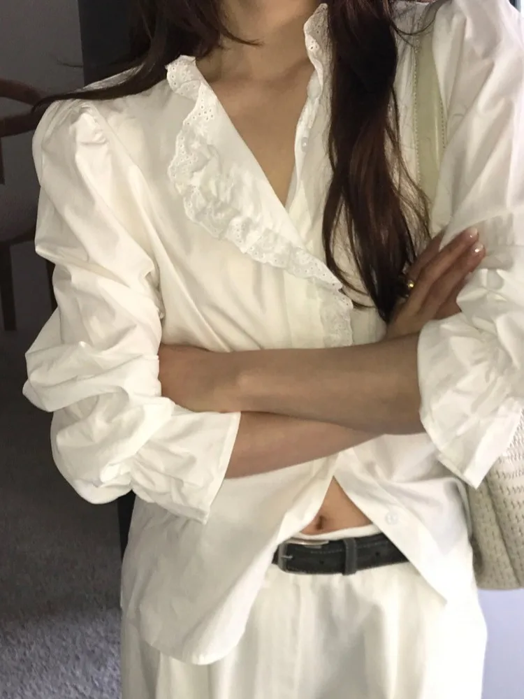 Irt blanco elegante para mujer primavera 2026 dulce Simple empalme diseño de encaje coreano Sle suelto ajuste largo Sve adorno Floral