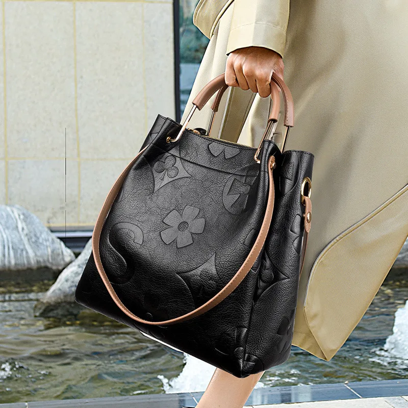 

Women's genuine leather bucket bag Fashionable embossed large-capacity handbag Light luxury versatile shoulder bag