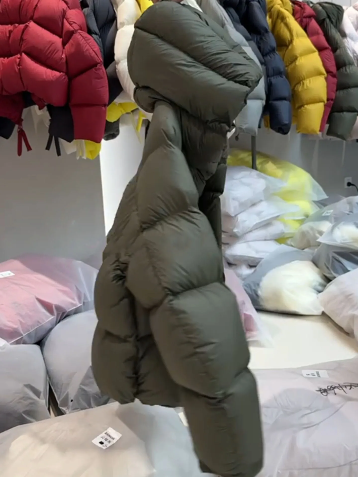 Único een ort Puffer Jaet Feminino 2025 Inverno Novo Sle Casaco de pão com capuz Tamanho pequeno Casacos Commute Faion Polyest...