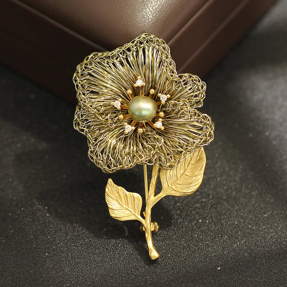 Elegant and Sophisticated Green Copper Wire Handmade Crochet Flower Brooch Temperament Gold Texture Leaf Accessories for women