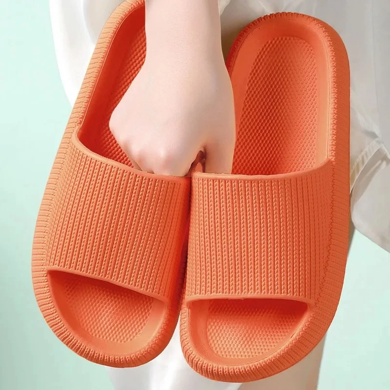 Thick Platform Bathroom Home Slippers Women Cloud Slippers Fashion Soft Sole Eva Indoor Sandals Non-Slip Flip Flop