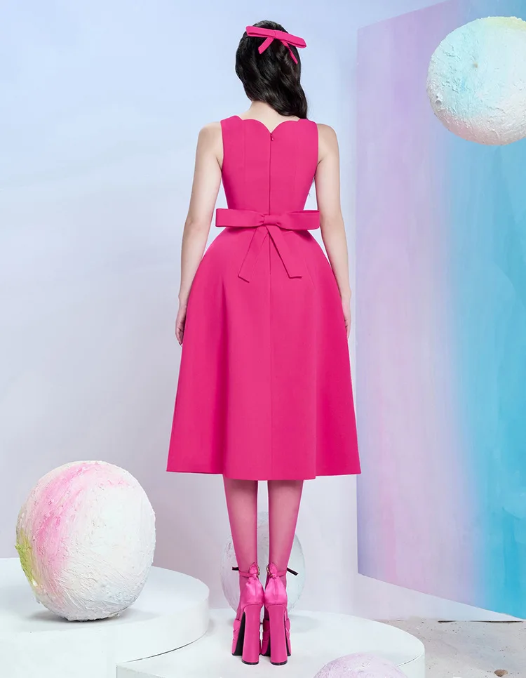 Abito a cuore caldo primavera da donna di design di nicchia Nuovo cinturino temperamento Menta Mambo Abito corto senza schienale con fiocco rosa rosso C187