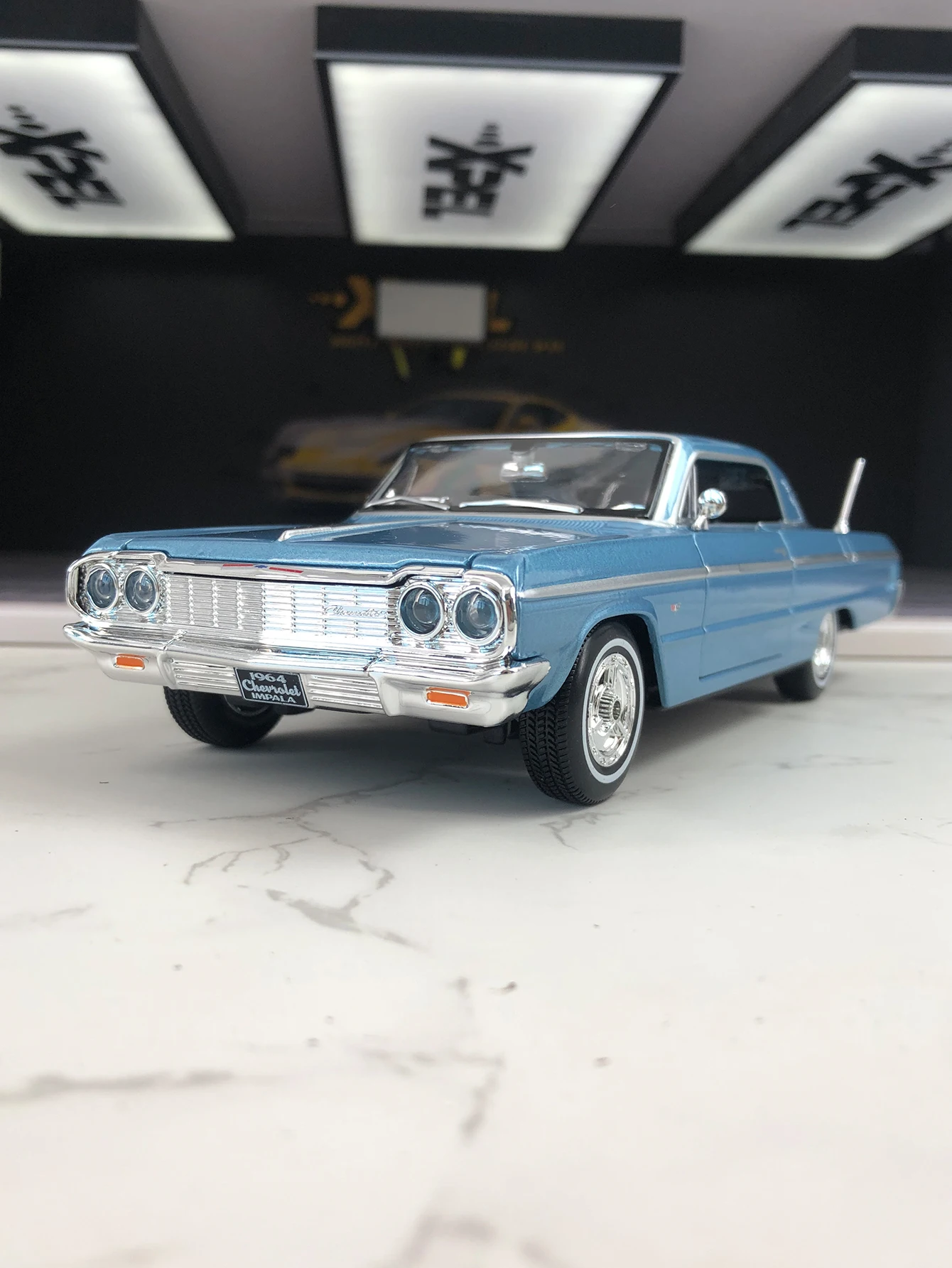 

Maisto 1:26 имитация цинкового сплава 1964 Chevrolet lmpala SS модель автомобиля, статическое украшение, металлический коллекционный подарочный автомобиль