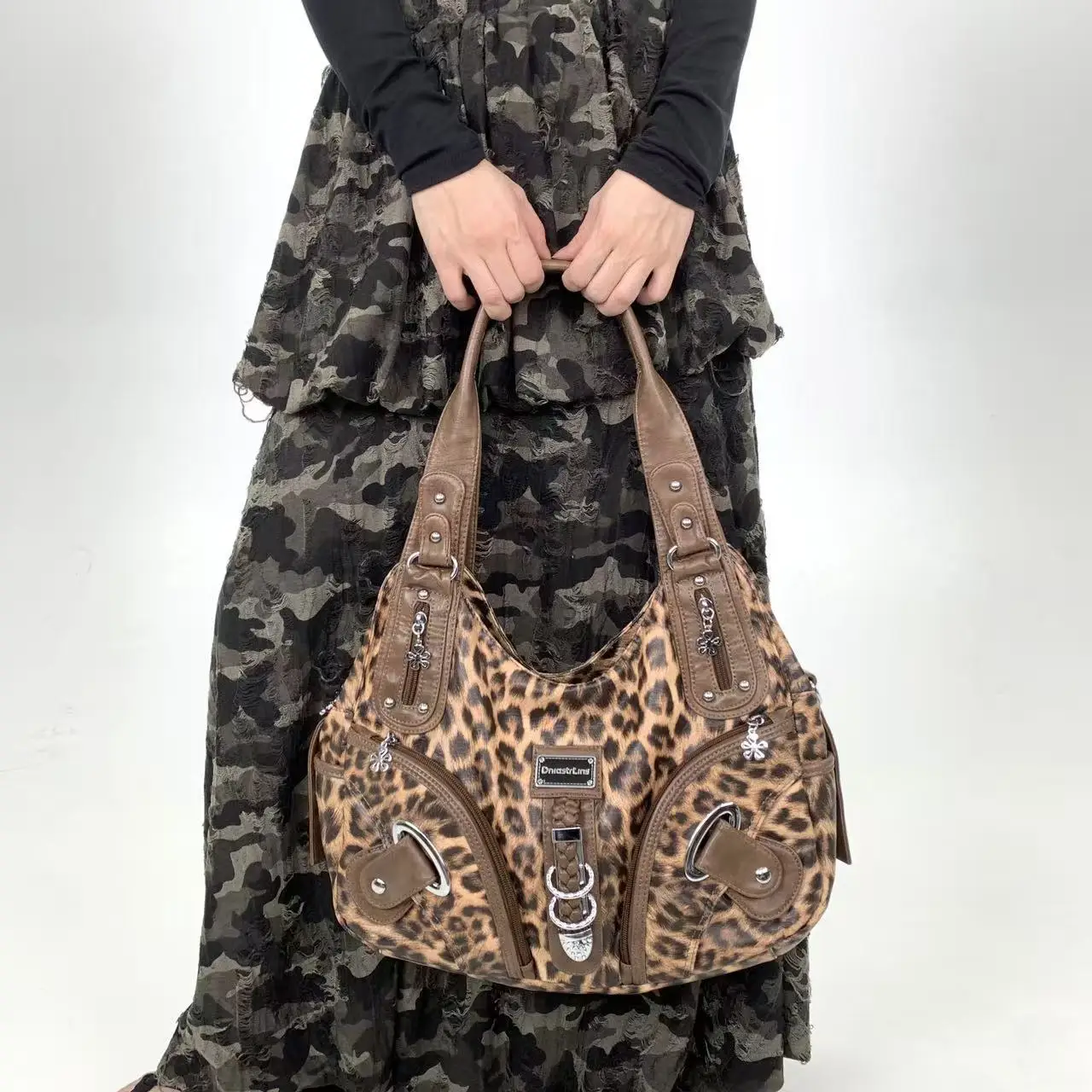 

Y2K vintage hot girl personality leopard print shoulder bag with multiple compartments, Maillard crossbody handbag