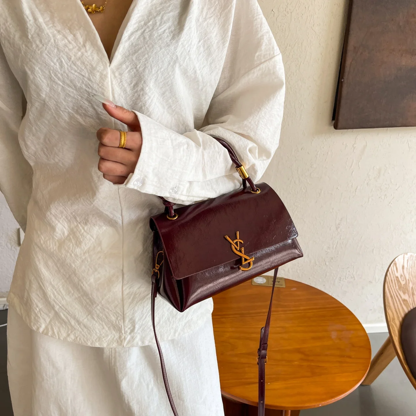 

Высококачественная женская сумка через плечо из тонкой кожи. Высококачественная прочная повседневная сумка в современном стиле. ​