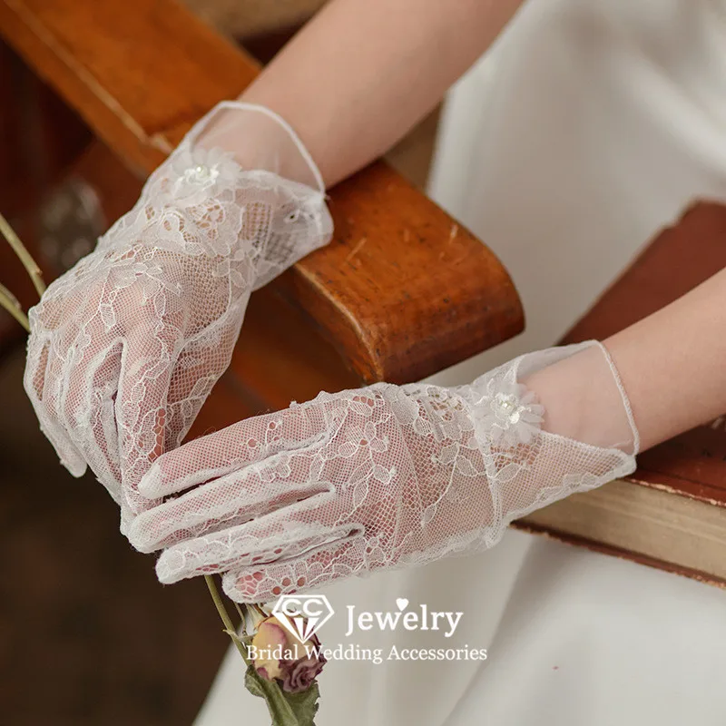 CC Wedding Gloves Women Accessories Bridal Dress Engagement Finger Gants Evening Party Prom Short Lace Elegant Mittens WG084