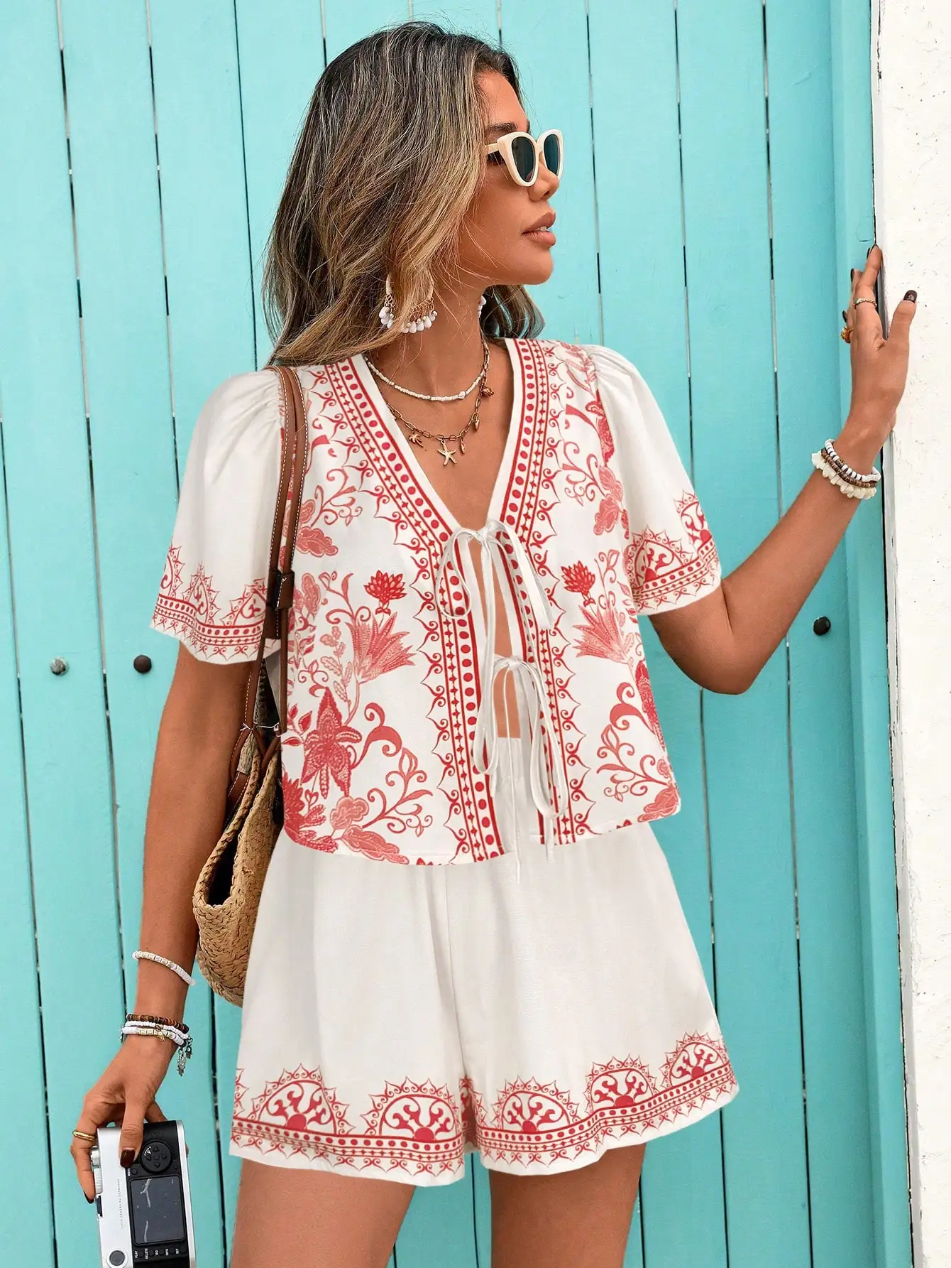 

Женский комплект из 2 предметов: топ с цветочным принтом в стиле бохо и шорты с завязками спереди, наряд для летнего отдыха