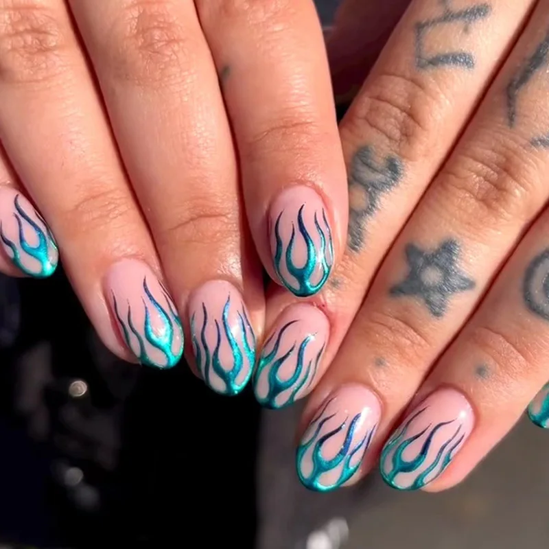 

24pcs French Ombré Press-On Nails - Aqua Blue to Green Aurora Flames Short Round Ins Style False Nails With Wearing Tools