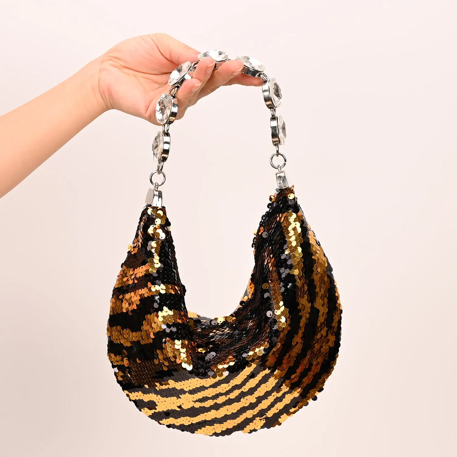 

Сумка-полумесяц с пайетками и цепочкой из страз, как на Xiaohongshu, женская модная универсальная портативная сумка через плечо.