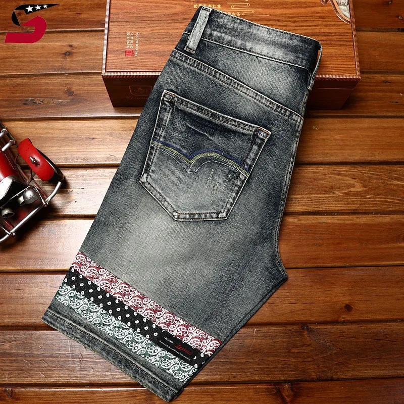 Pantaloncini di jeans stampati ricamati moda uomo retrò slim stretch pantaloncini da strada per il tempo libero strappati estivi da uomo