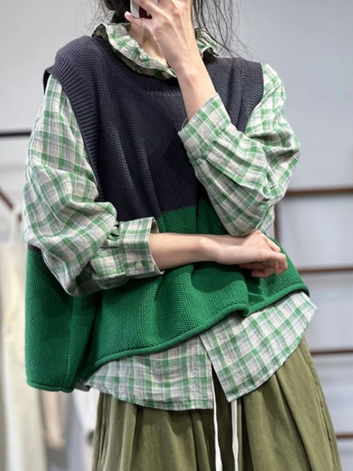 Modna, kolorowa kamizelka z dzianiny bawełnianej, luźny krój, odzież wierzchnia, do pracy, okrągły dekolt, długość do kolan, odporna na zabrudzenia.