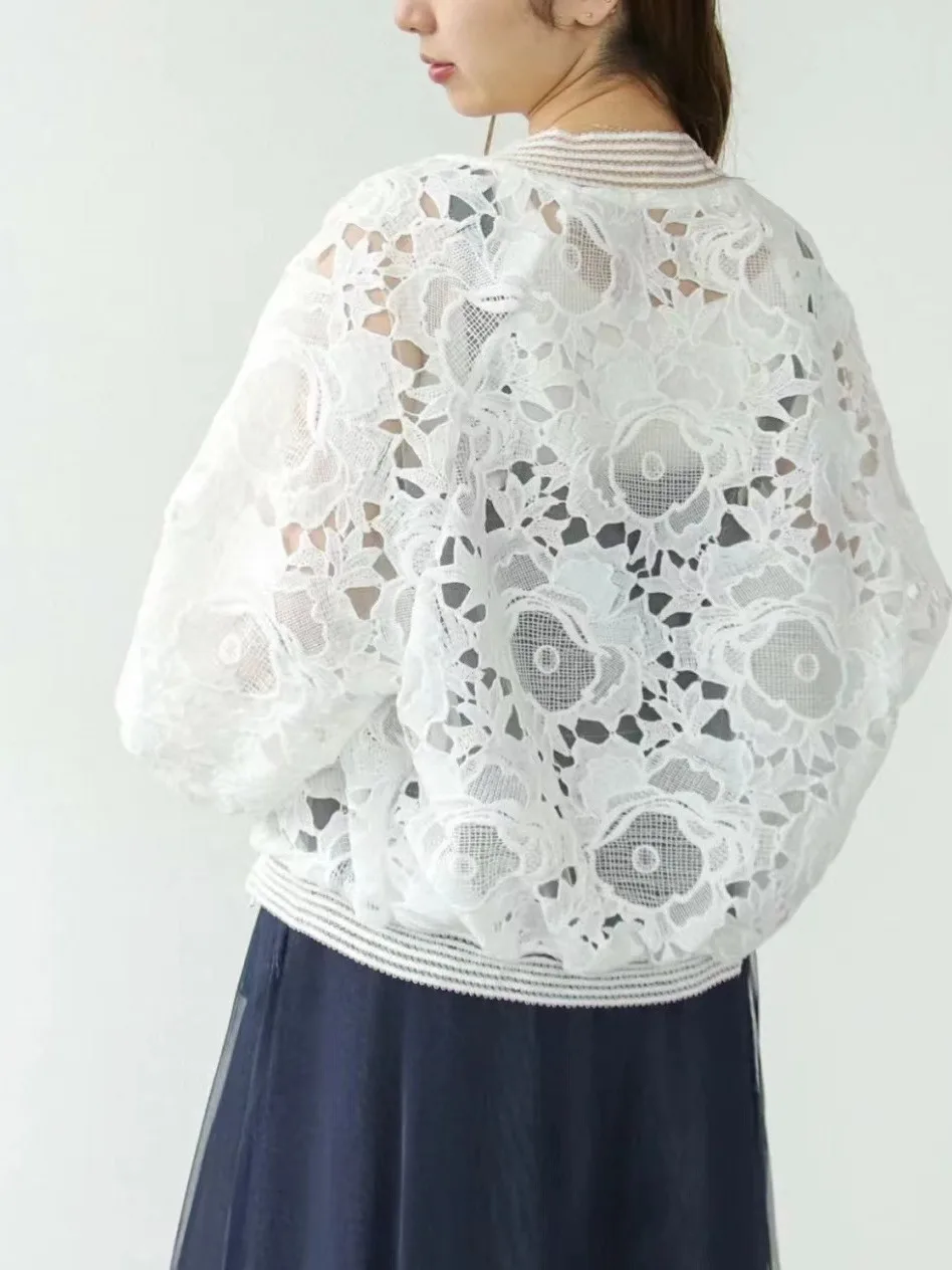 

Ladies' Loose Fit Embroidered irt Jaet Hollow out Hook Design Sun Protection Top Sweet Versatile Casual Commute Sle