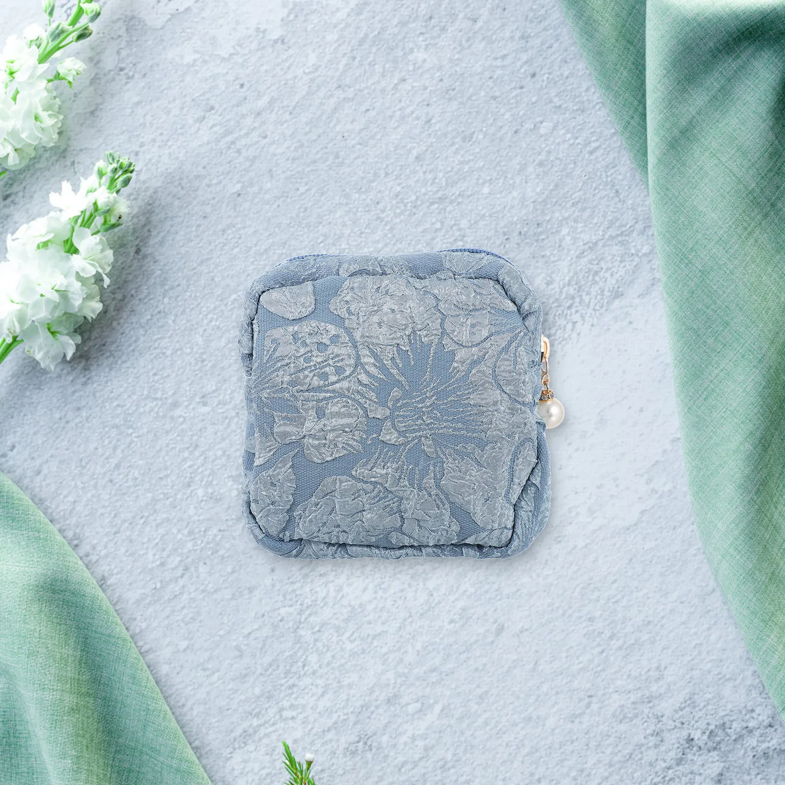 

1 Stylish Sanitary Napkin Storage Bag Minimalist Design Portable for Outdoor Indoor Use Female Accessory Multi-Function Zipper