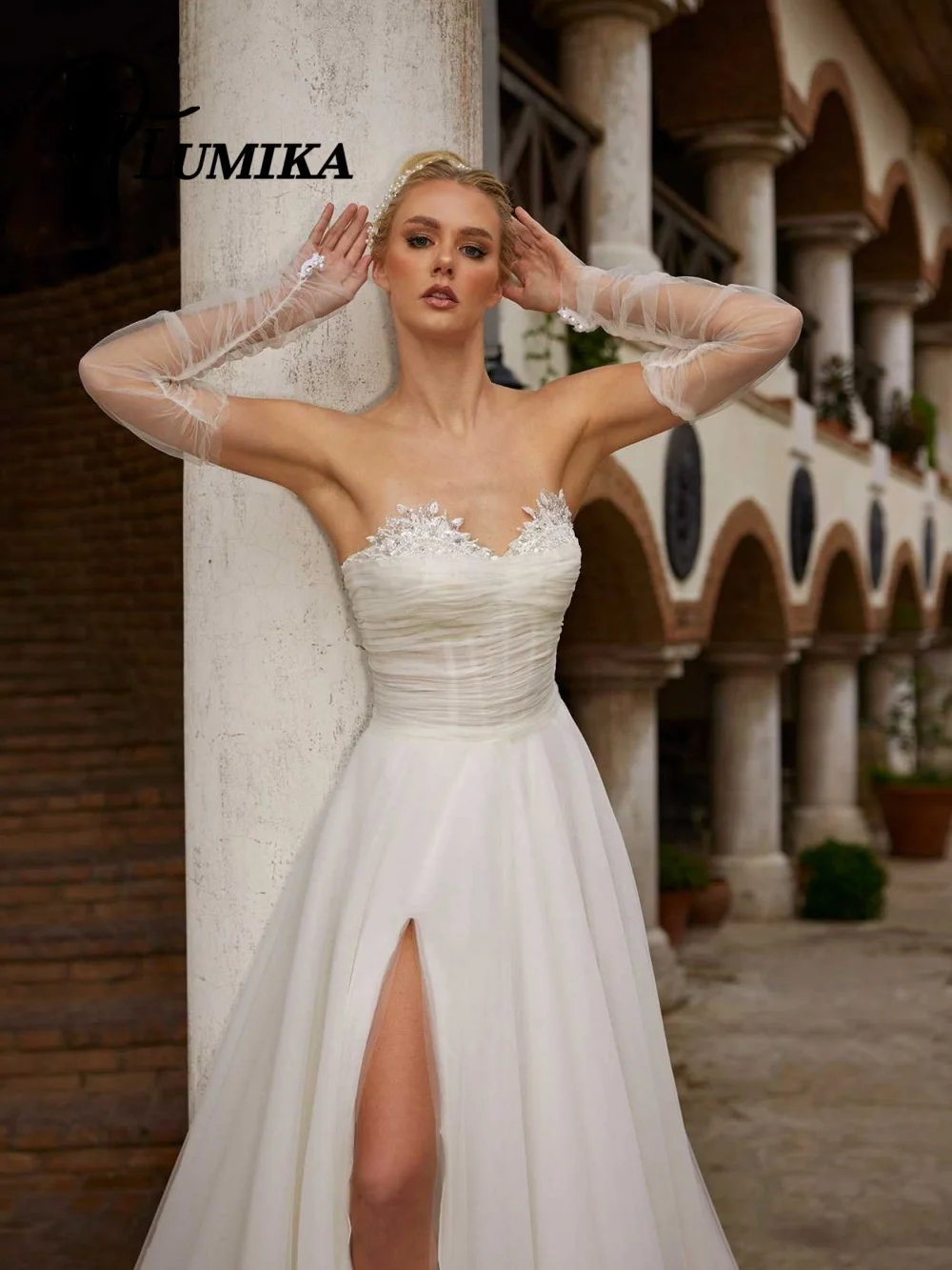 

Charming Side Slit Wedding Dress Sexy Sleeveless Bridal Gown Elegant Tulle Applique Floor-Length Wedding Gown Customized
