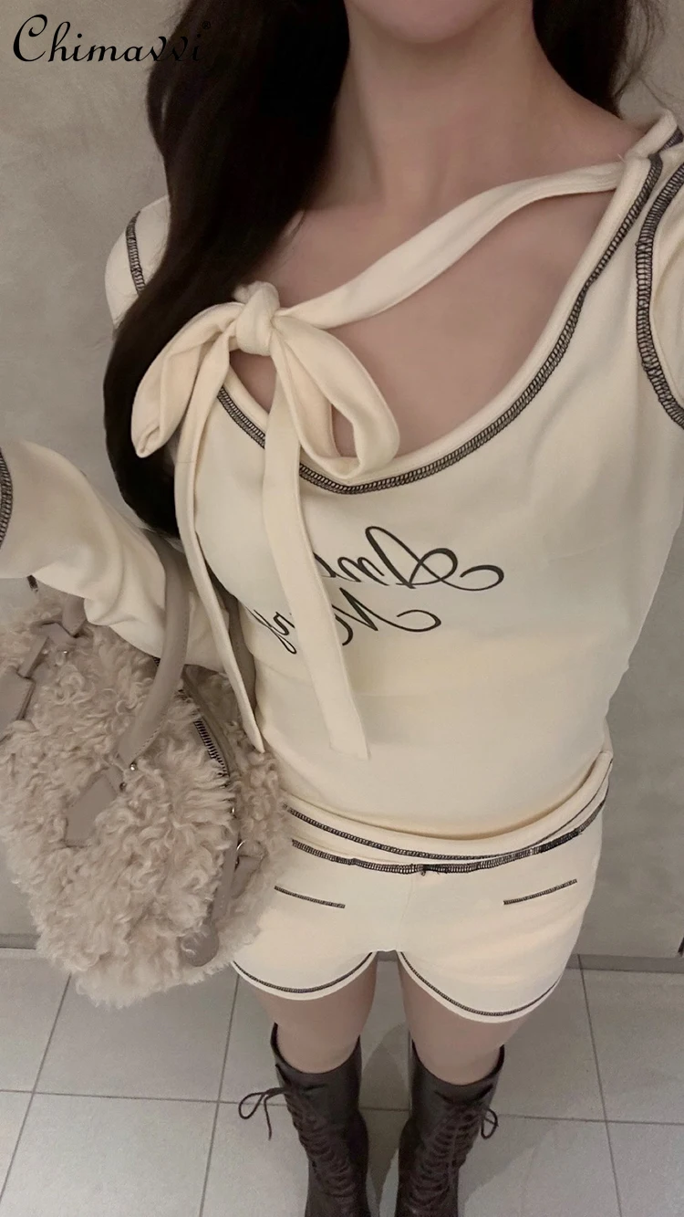 

Japanese New 2025 Autumn Large V-neck Long Sleeve Printed Knitted Top Elastic Waist Shorts Set Sweet Girl Slim Two-piece Set