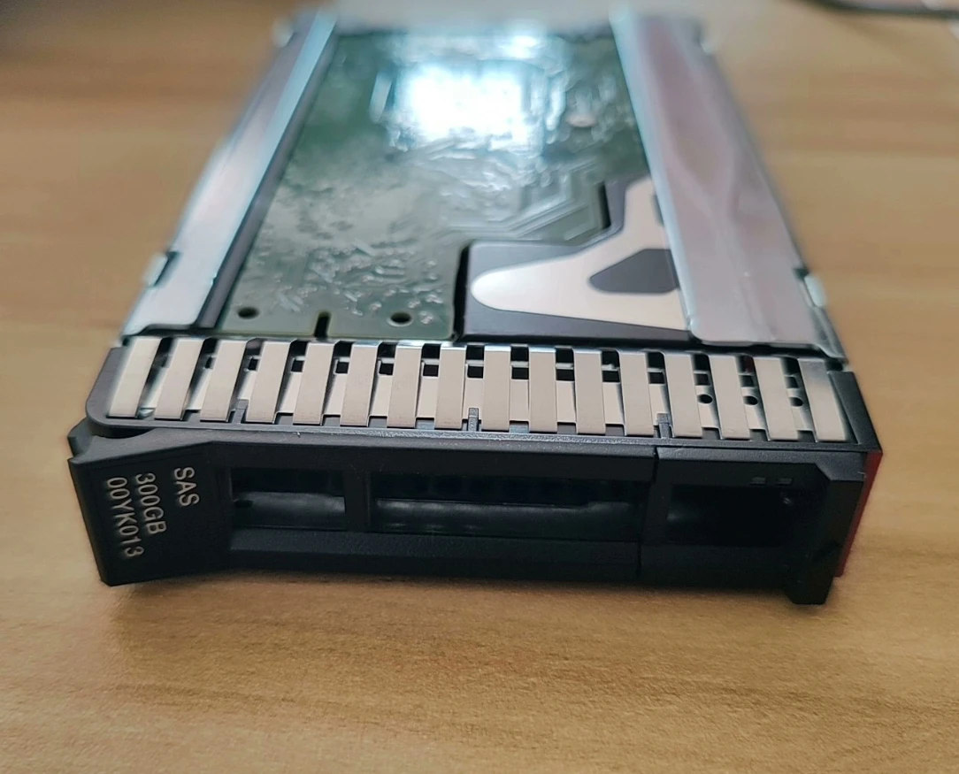 

Для серверного жесткого диска 7XB7A00024 00YK013 300G 10K 12Gb SAS 2,5 SR550 SR650