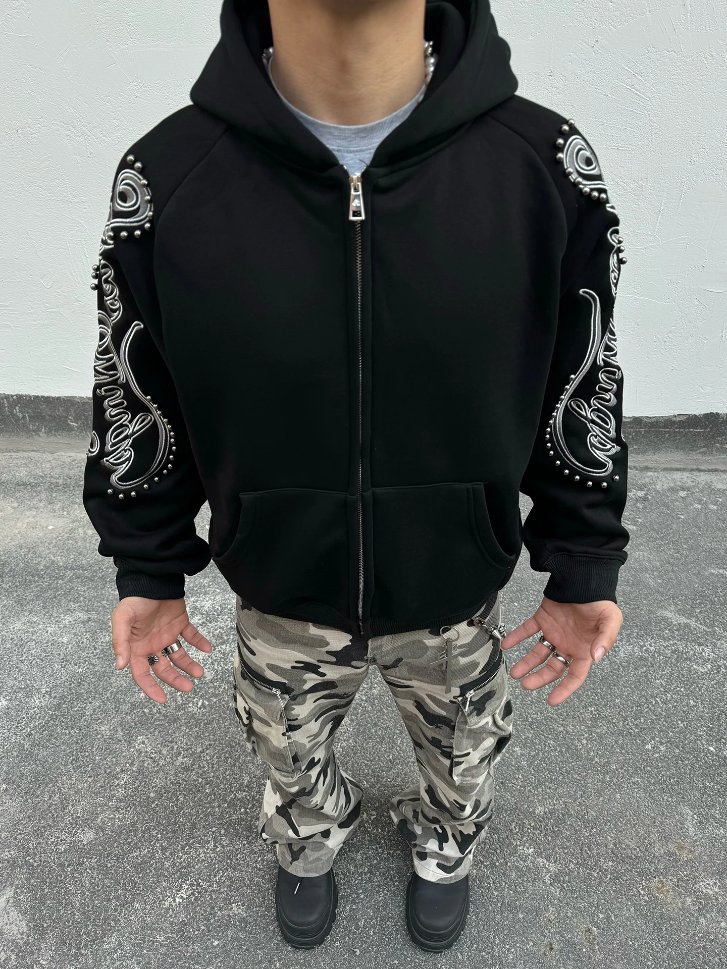 

Мужская толстовка-кардиган в стиле ретро с вышивкой в виде американских букв, жемчугом, на подкладке, теплая, повседневная, свободного кроя, для весны и осени...