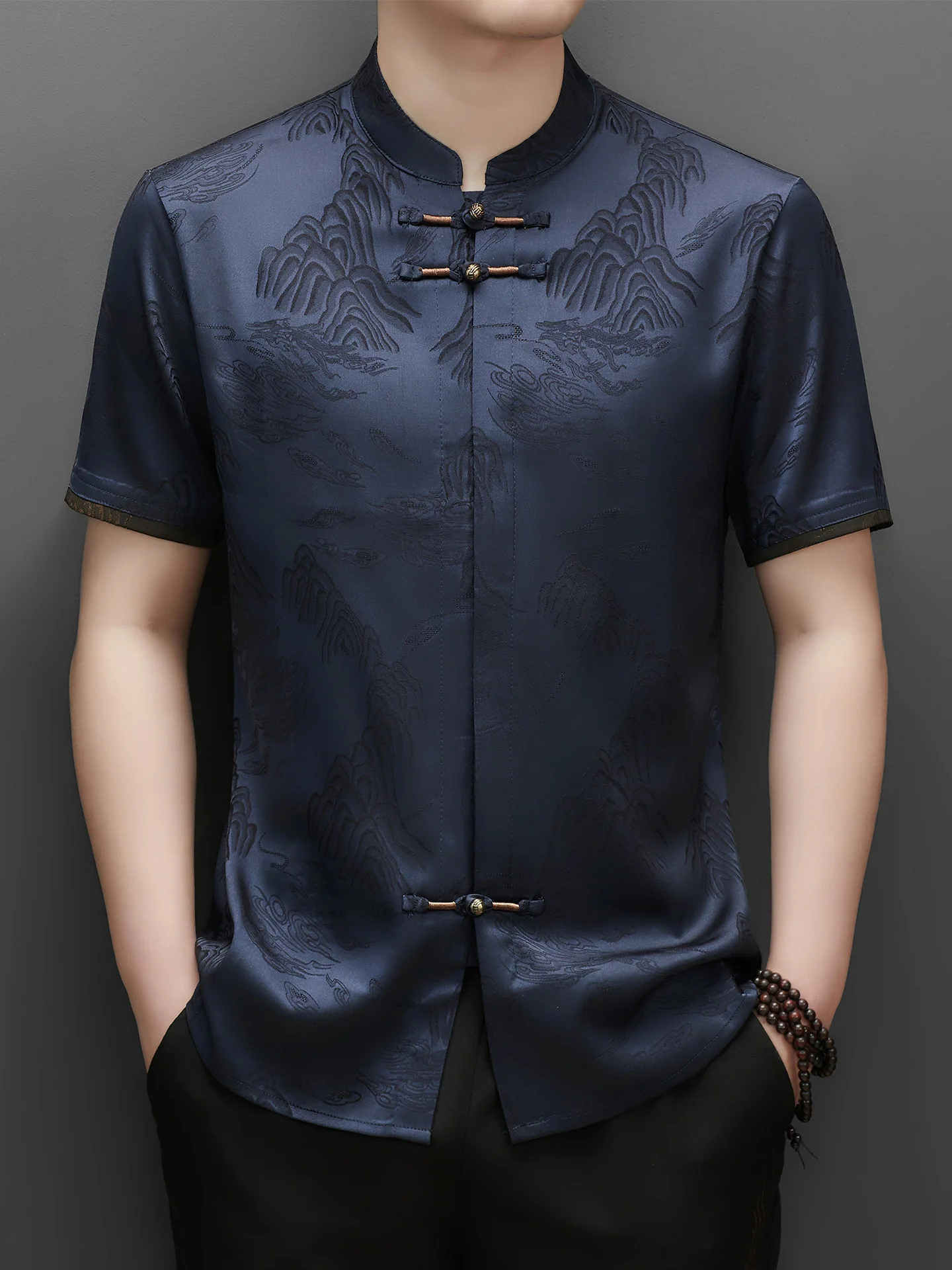 ensemble-trois-pieces-pour-homme-chemise-a-manches-courtes-short-et-pantalon-style-chinois-brode-col-montant-en-soie-nouvelle-collection-ete