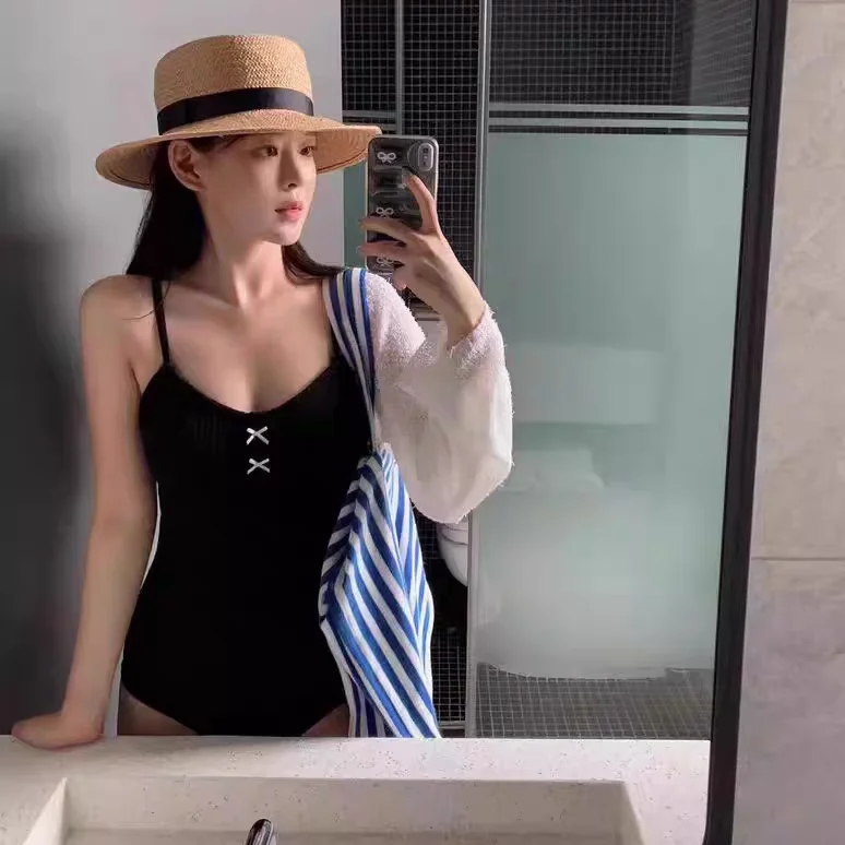 

Синий слитный купальник женский 2025: Новинка, сексуальный, для термальных источников, корректирующий, скрывающий живот, в японском стиле