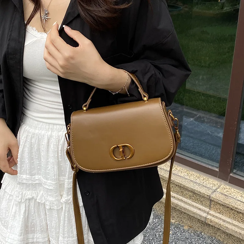 

Premium Versatile Retro Handbag, Fashionable Light Luxury Women's Messenger Bag, Simple and Trendy Women's Bag