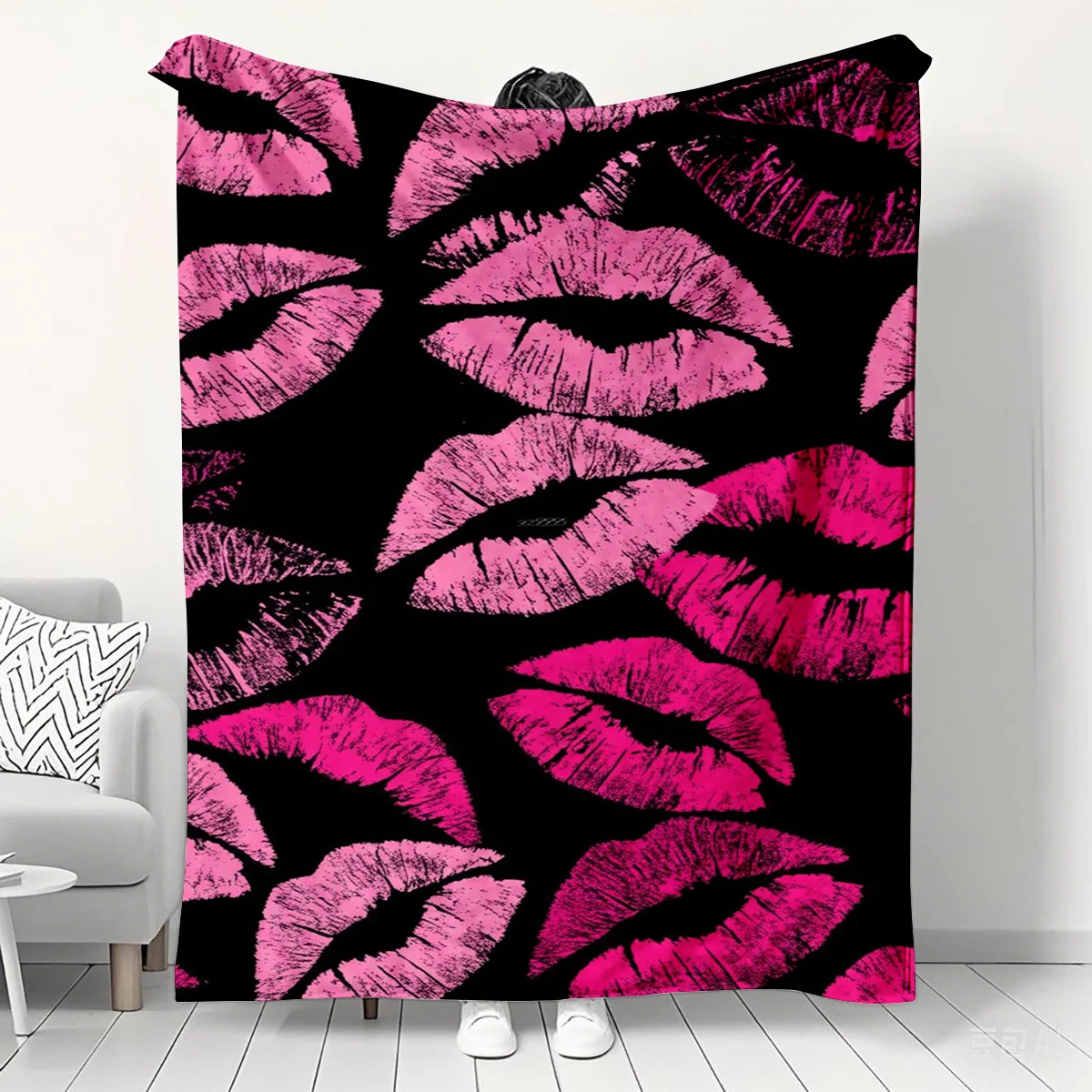 A Soft And Cozy Flannel Blanket That Is Gentle on The Skin And Non-Irritating, Featuring a Stylish And Sexy Theme with Pink Lip