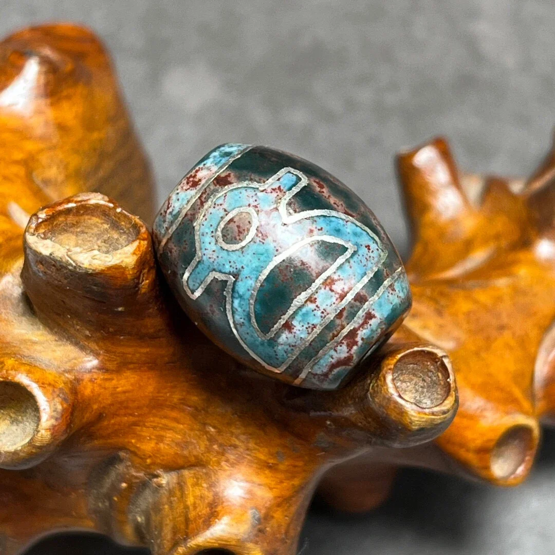 

Raw ore, natural genuine product, inlaid silver wire [Cinnabar Qin God of Wealth Dzi Bead] pendant, pendant, gift.
