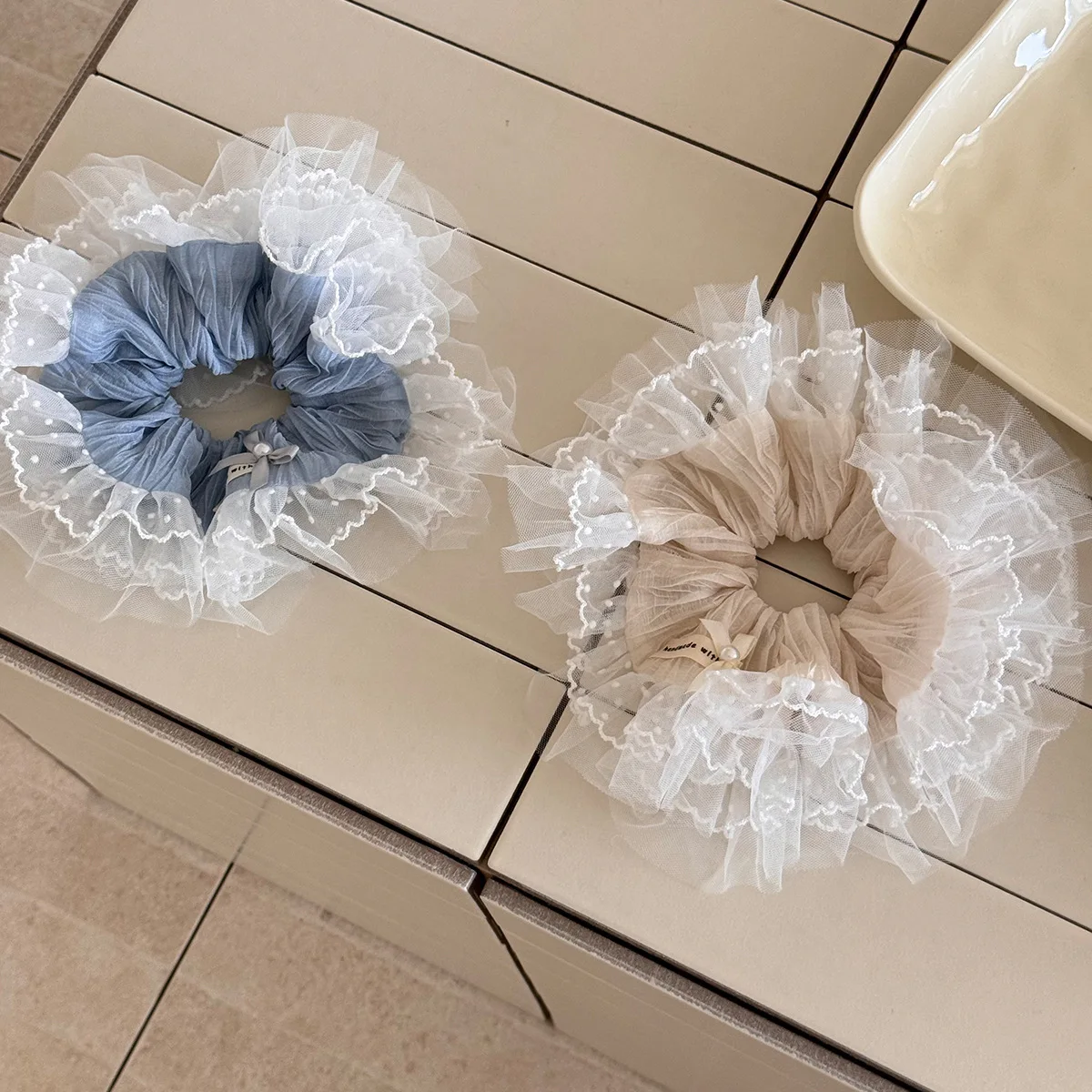 

Korean large pleated polka dot lace edge large intestine hair band women high sense gentle temperament ponytail rope accessories