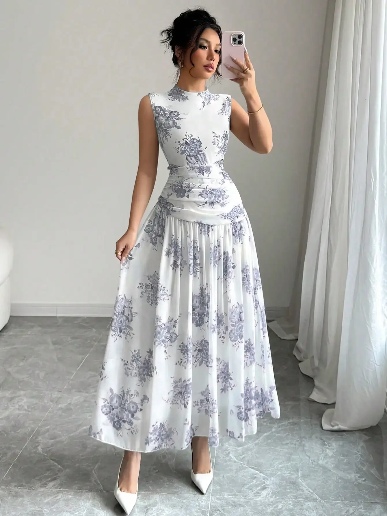 

Женское макси-платье без рукавов с цветочным принтом, высоким воротником и драпировкой на талии, А-силуэт