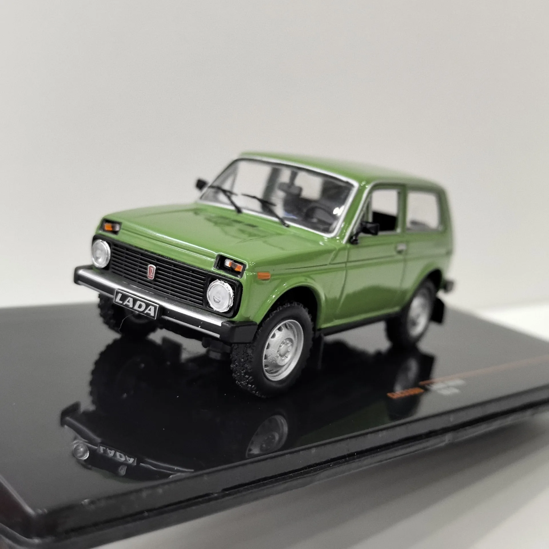 

Diecast IXO 1/43 Scale LADA NIVA 1978 Alloy Car Model Collectible Toy Gift Souvenir Display Ornament