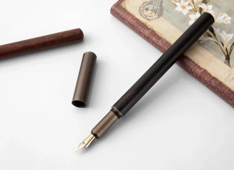 Luxuriöser Retro-Holz-Bronze-Füllfederhalter für Büro, Business, Schreiben, Kunst, Kalligraphie, Tintenstifte, 0,5 mm, für Schüler, Studenten, Schreibwaren, Geschenke – Detail 9