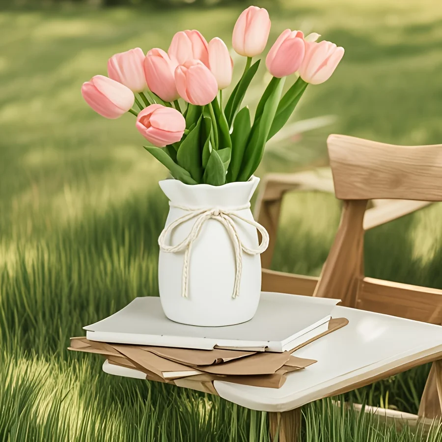 1 Piece White Plastic Vase with Jute Rope Bow Decoration, Unbreakable Vase, Home Decor, Living Room Dining Table Decoration, Camping Outdoor Flower Vessel, Milky White Simple Vase Suitable for Tulips and Sunflowers, Easy to Clean, Waterproof Flower Pot