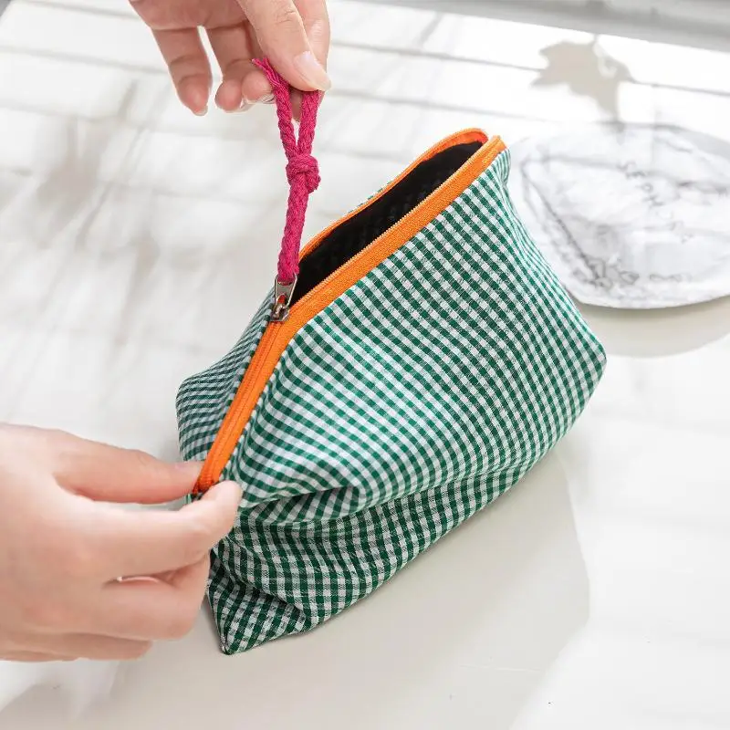 Koreanische karierte Make-up-Tasche aus Baumwolle mit großem Fassungsvermögen, Reißverschluss, Kosmetik-Aufbewahrungstasche, tragbare Reisewaschtasche für Mädchen, Geschenk – Detail 2