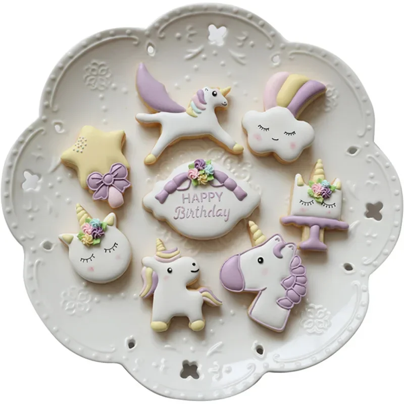 8Pcs Set Unicorn Cookie Cutter Biscuit Mold DIY Cute Cartoon Cake Pastry Fondant Mould Stamps Cutter Cake Decorating Making Tool