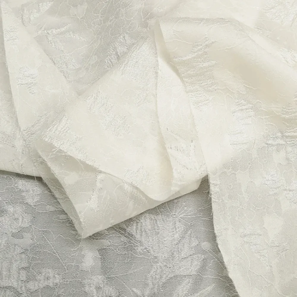 

Жаккардовая ткань для весенне-летних платьев, белая, легкая, тонкая, для пошива одежды в стиле Ханьфу, дизайнерская ткань, материал для рукоделия, продается на метры.