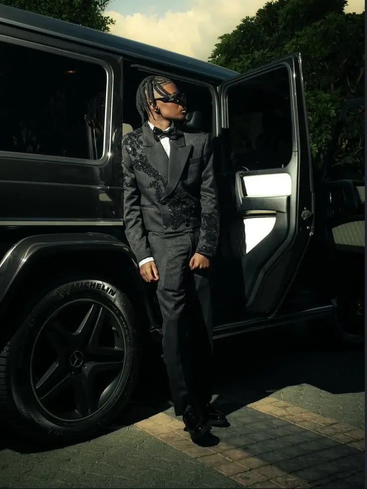 

Black Men Suits Pants Set 2 Pcs Short Blazer+Trousers Crystals Beaded Wedding Tuxedos Jacket Formal Office Coat Outfit